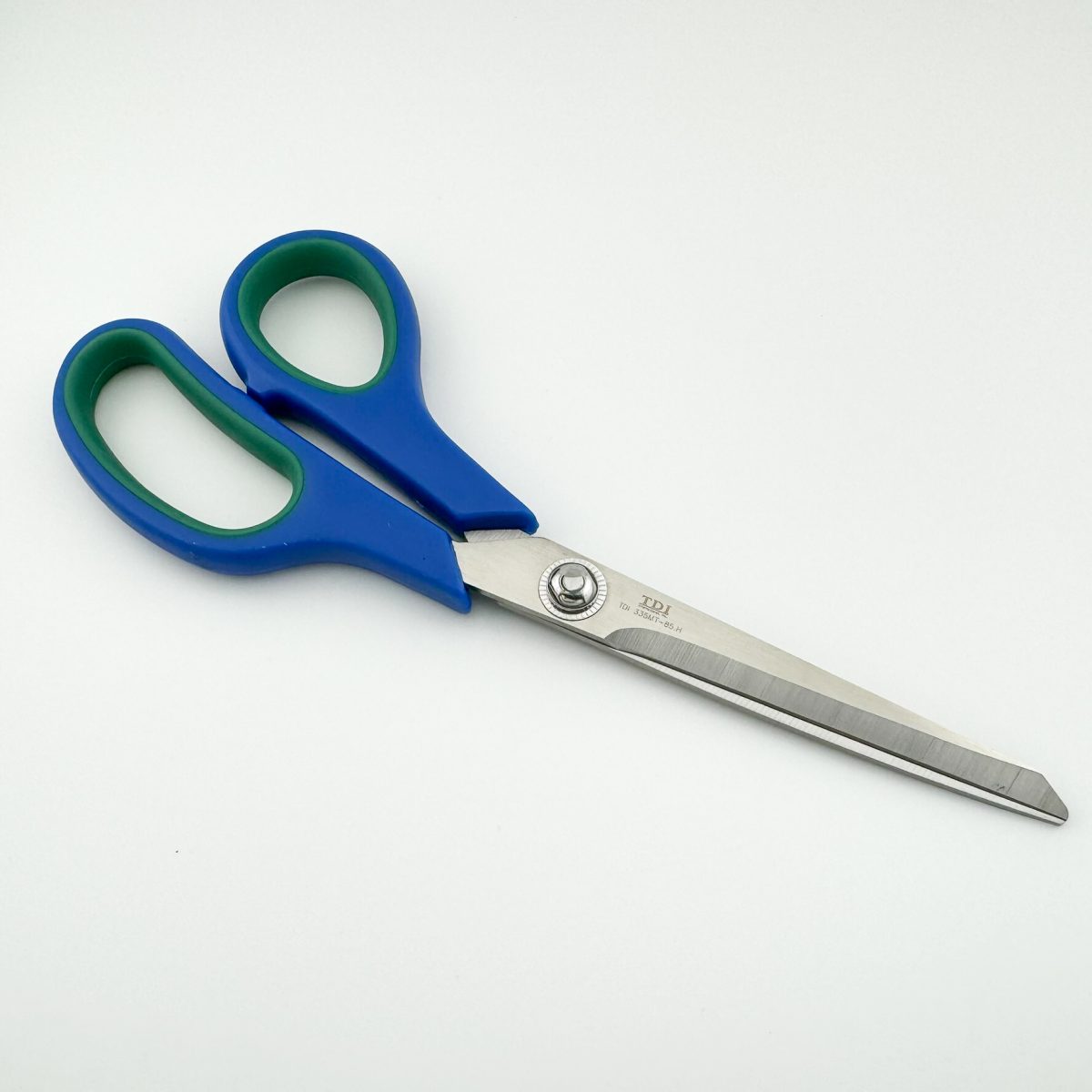 SmartCut Scissors with Straight Serrated Tip